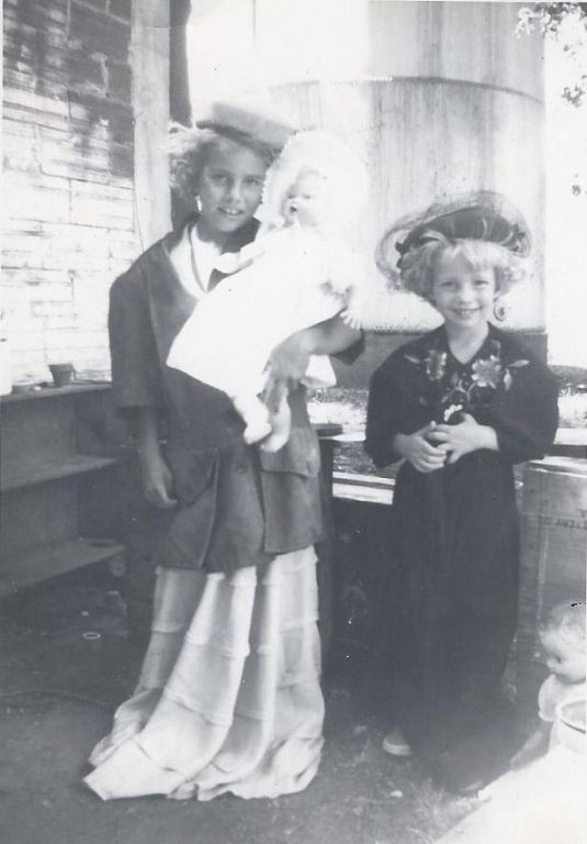 Katie and Judy dress_up